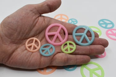 25 Piece Glow in the Dark Multicolor Peace Signs Wall Ceiling Decor